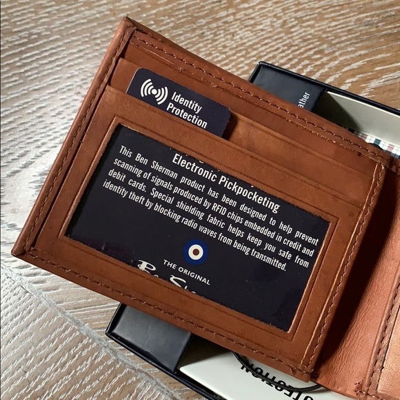 BEN SHERMAN Men’s Bi-Fold Leather Wallet in Tan - Picture 5 of 9